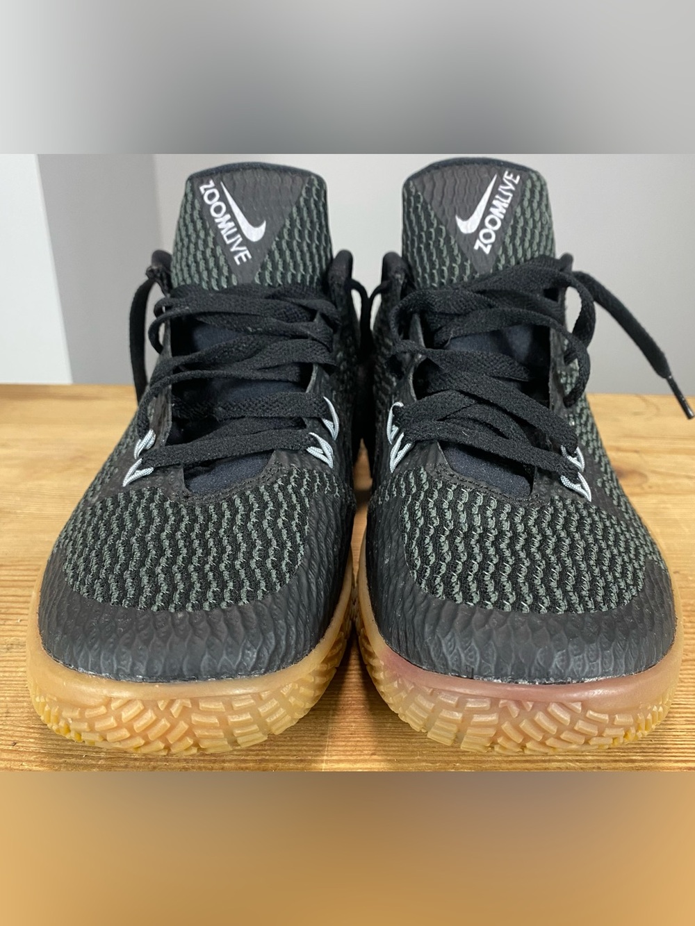 Nike Zoom Live II Gum Sole Basketball Court Sneakers Size 10